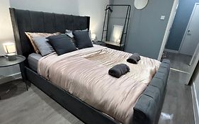 Central Locations 1 Bed Apartments Sleeps 4